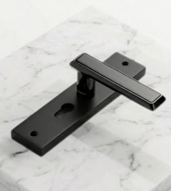 Heavy duty handle lock